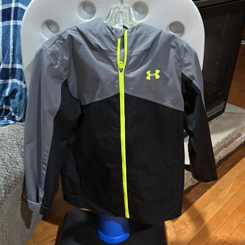 Under Armour youth storm jacket. Size med 10/12